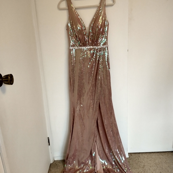 Rose Gold Sequin Mermaid Style Dress NWT - Picture 2 of 13